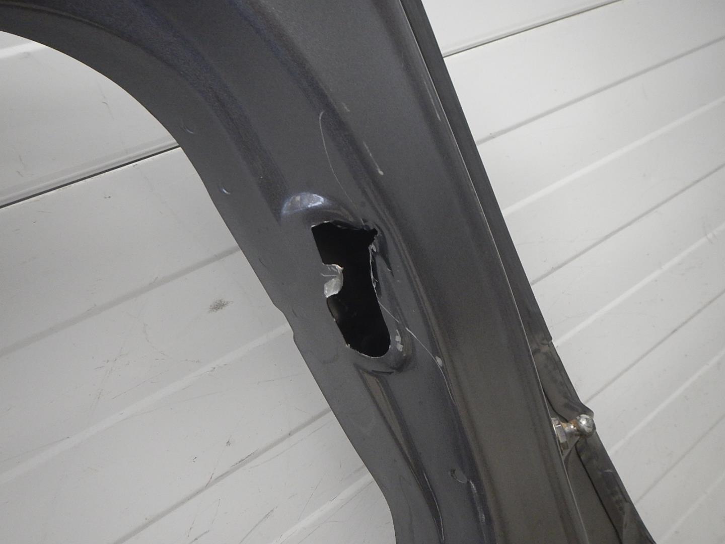 Дверь багажника