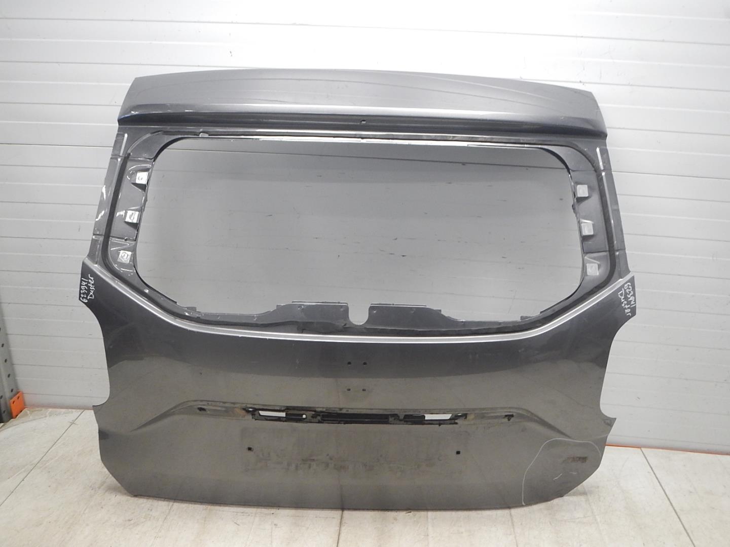 Дверь багажника