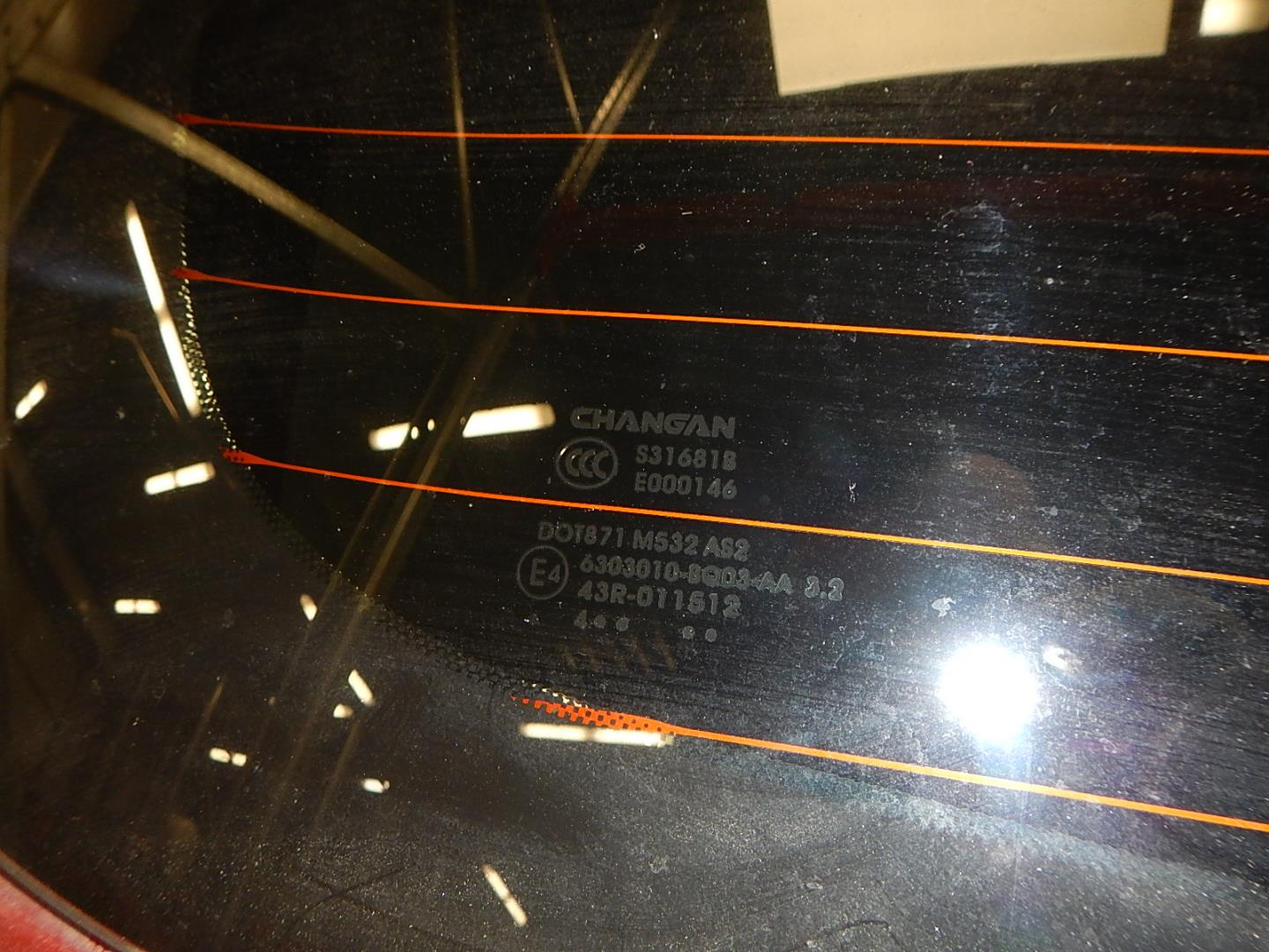 Стекло двери багажника