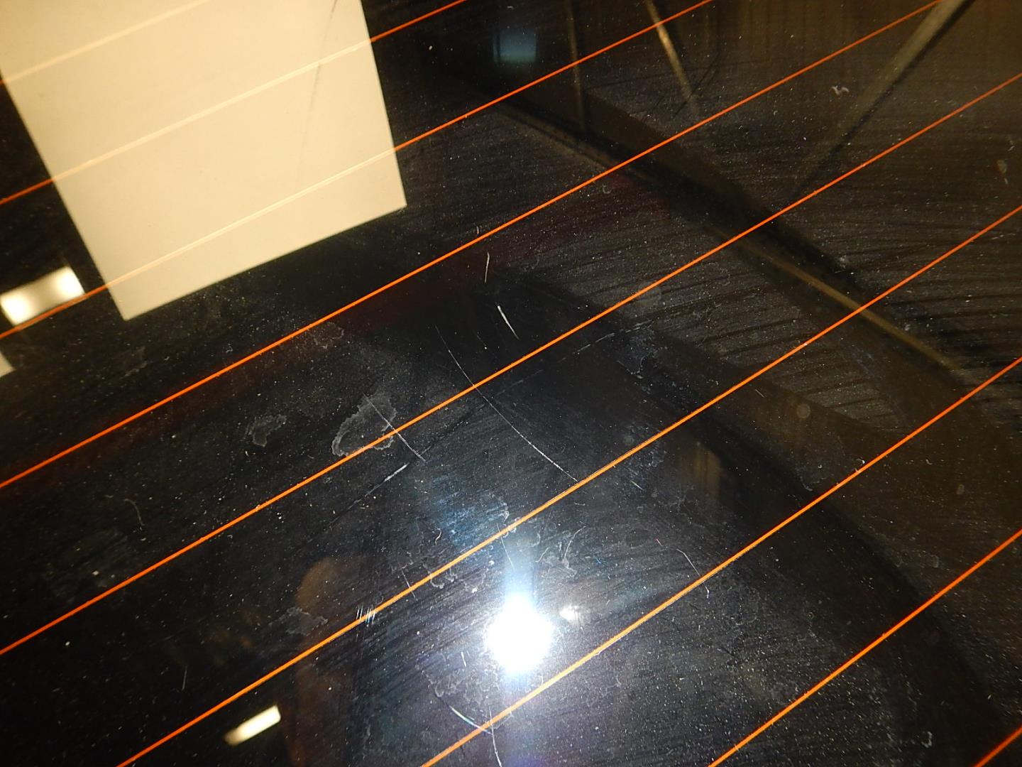 Стекло двери багажника