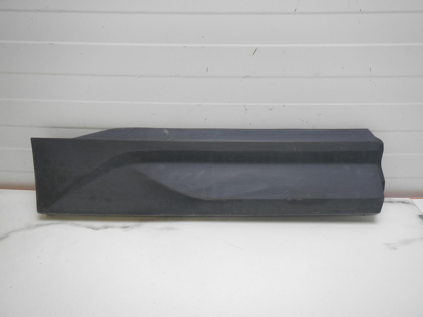 Молдинг задней правой двери