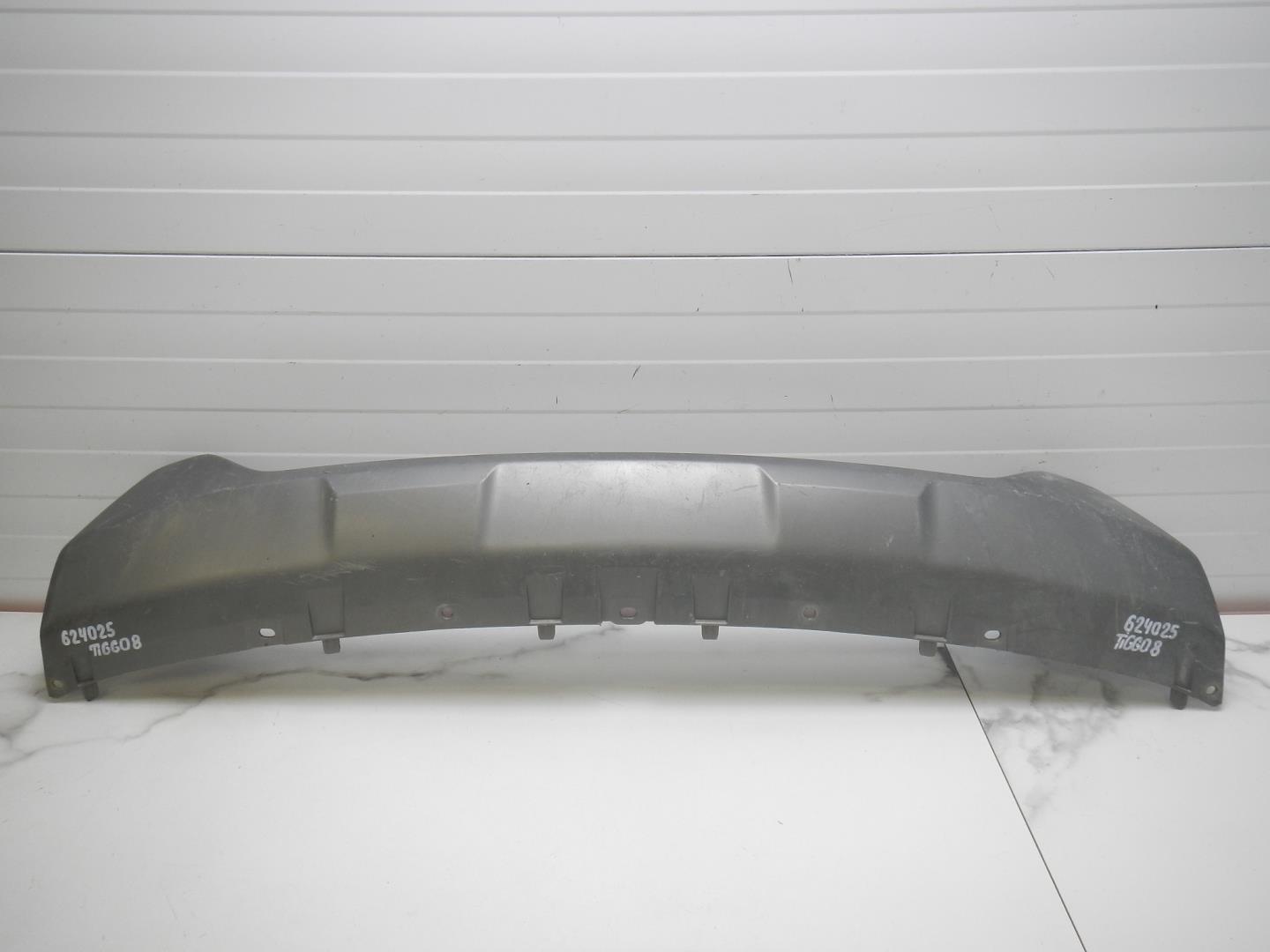 Накладка переднего бампера