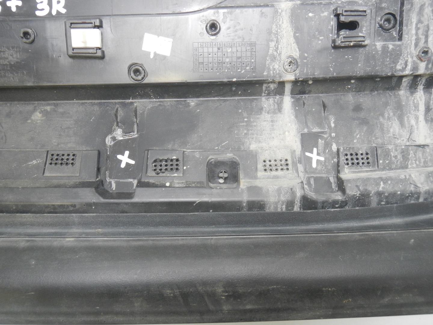 Молдинг задней правой двери