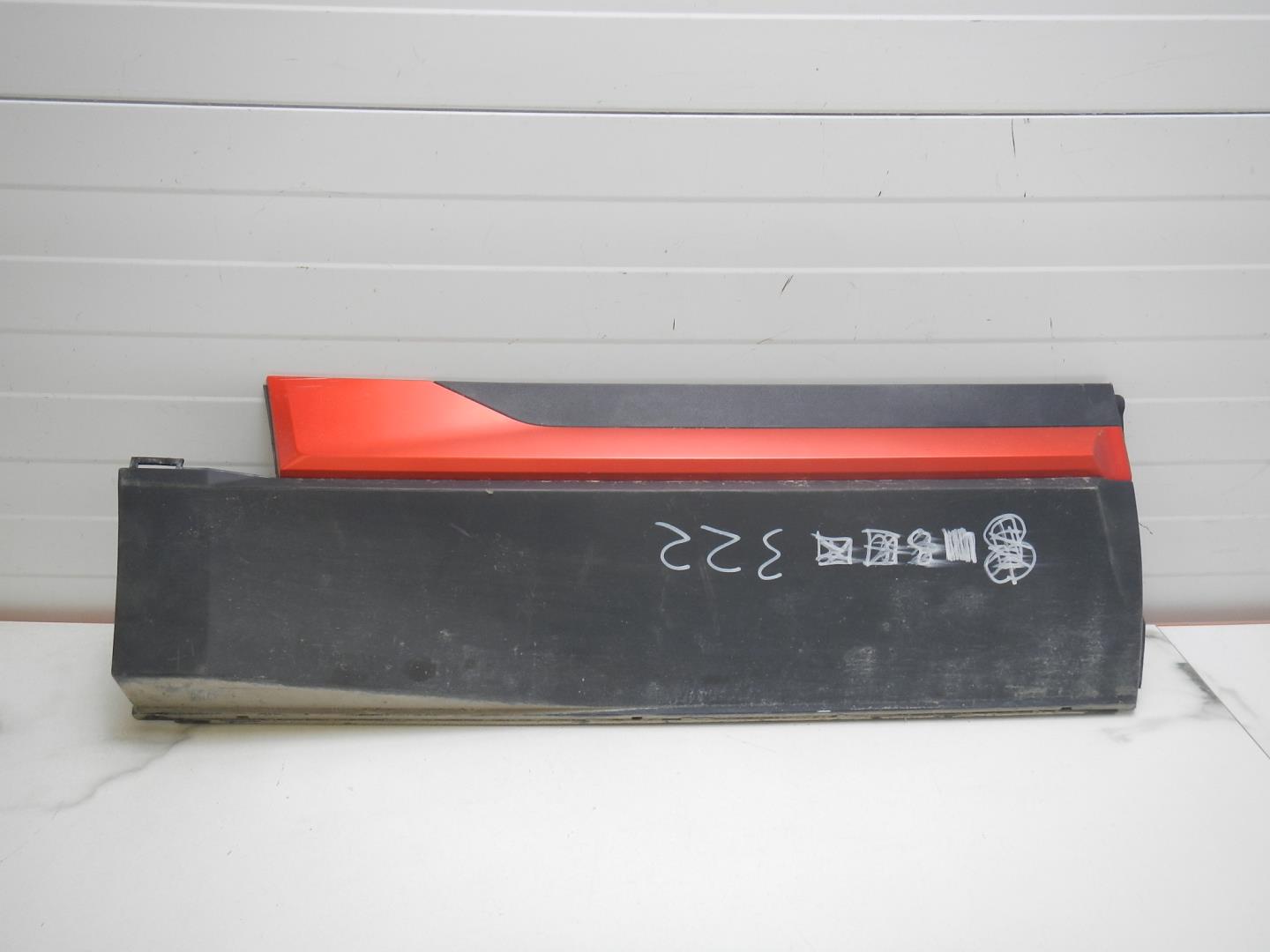 Молдинг задней правой двери