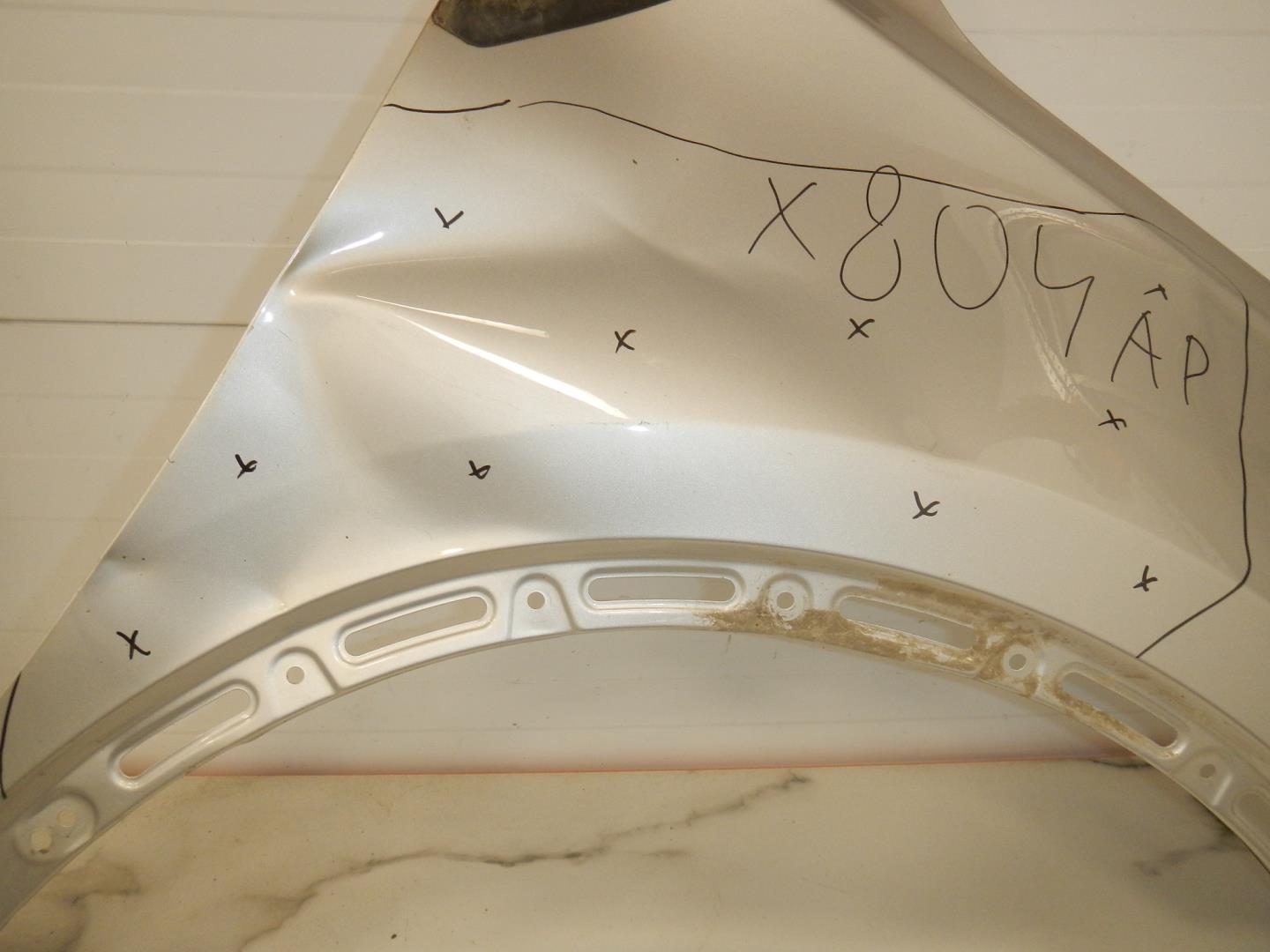 Крыло переднее правое