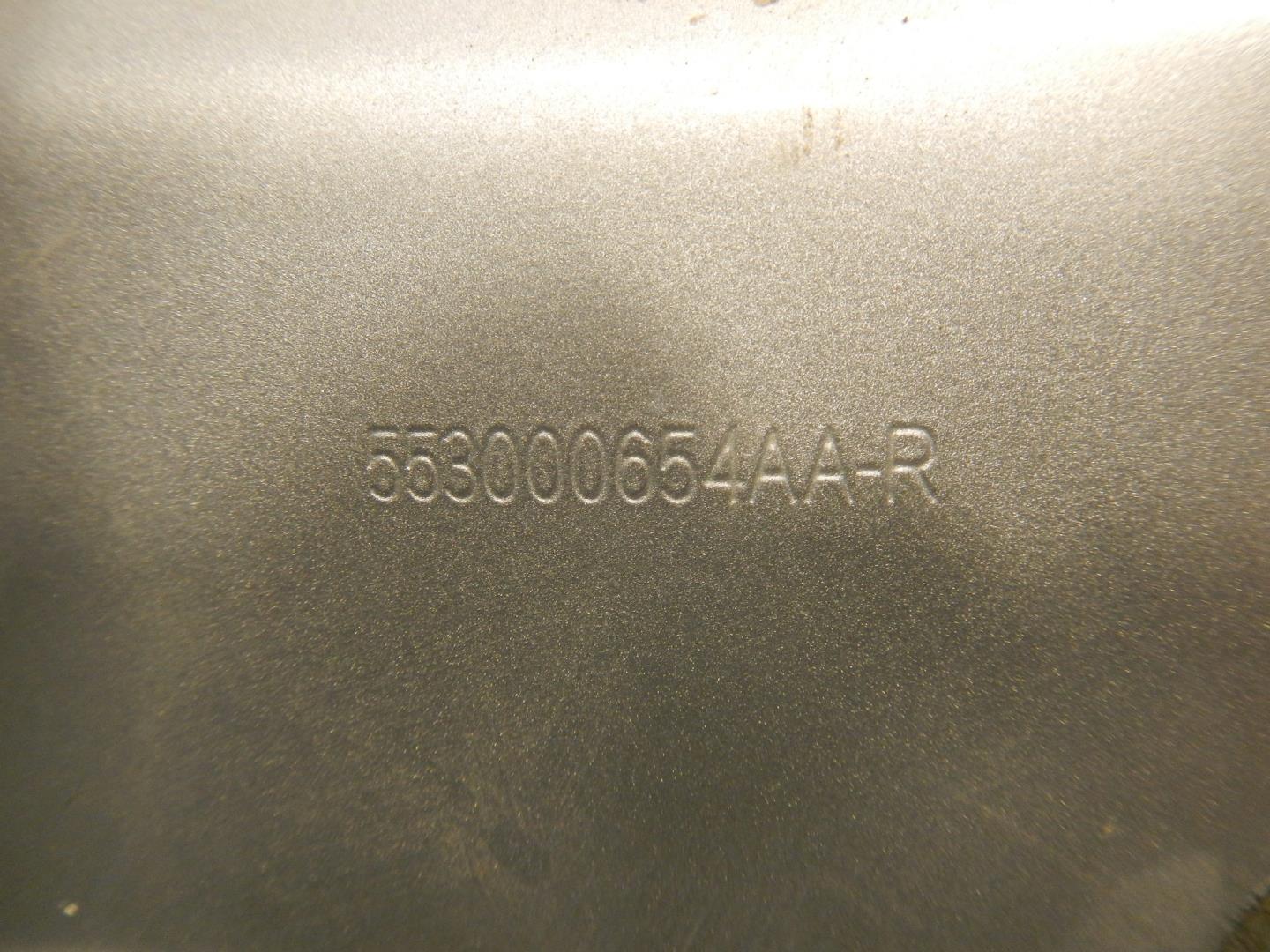 Крыло переднее правое