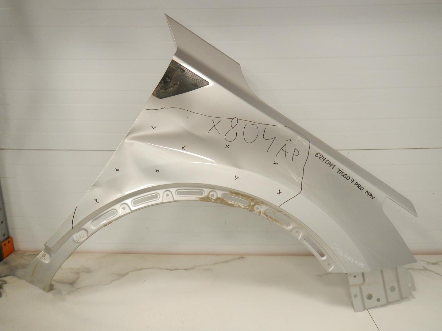 Крыло переднее правое