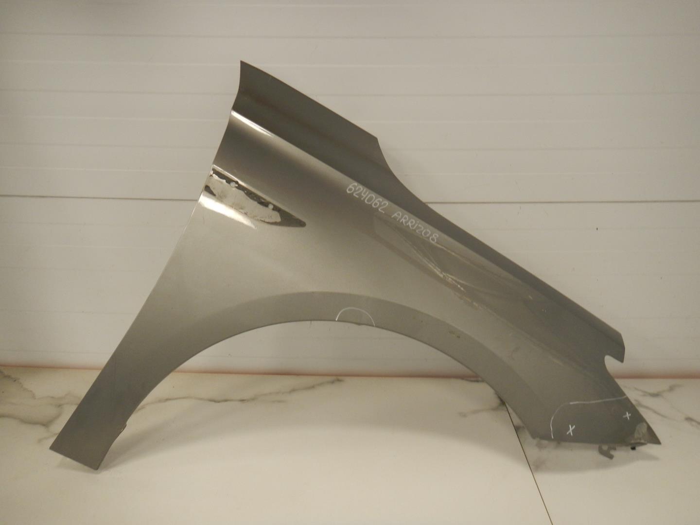 Крыло переднее правое