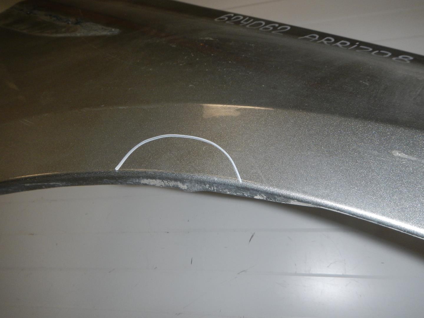 Крыло переднее правое