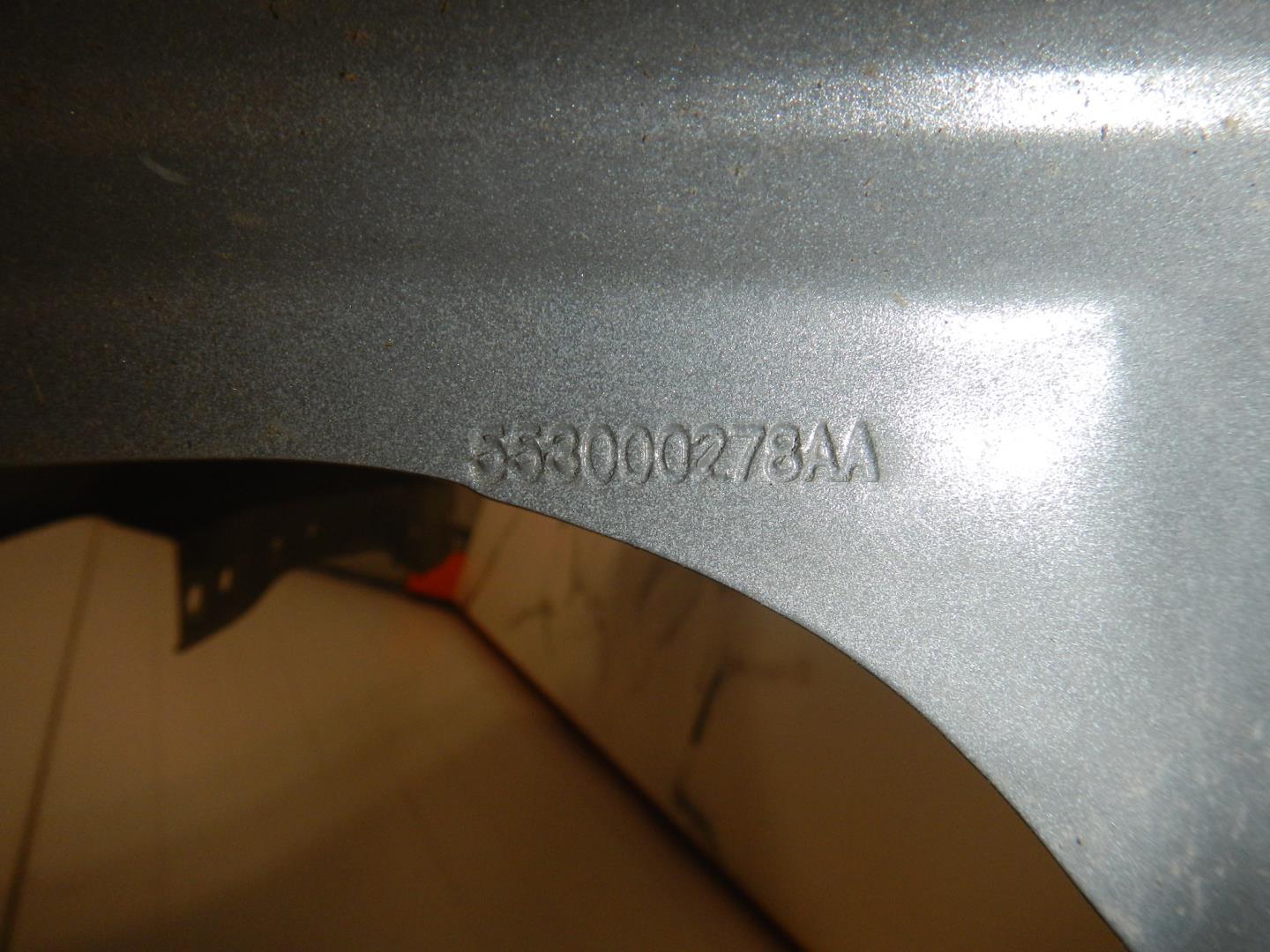 Крыло переднее правое