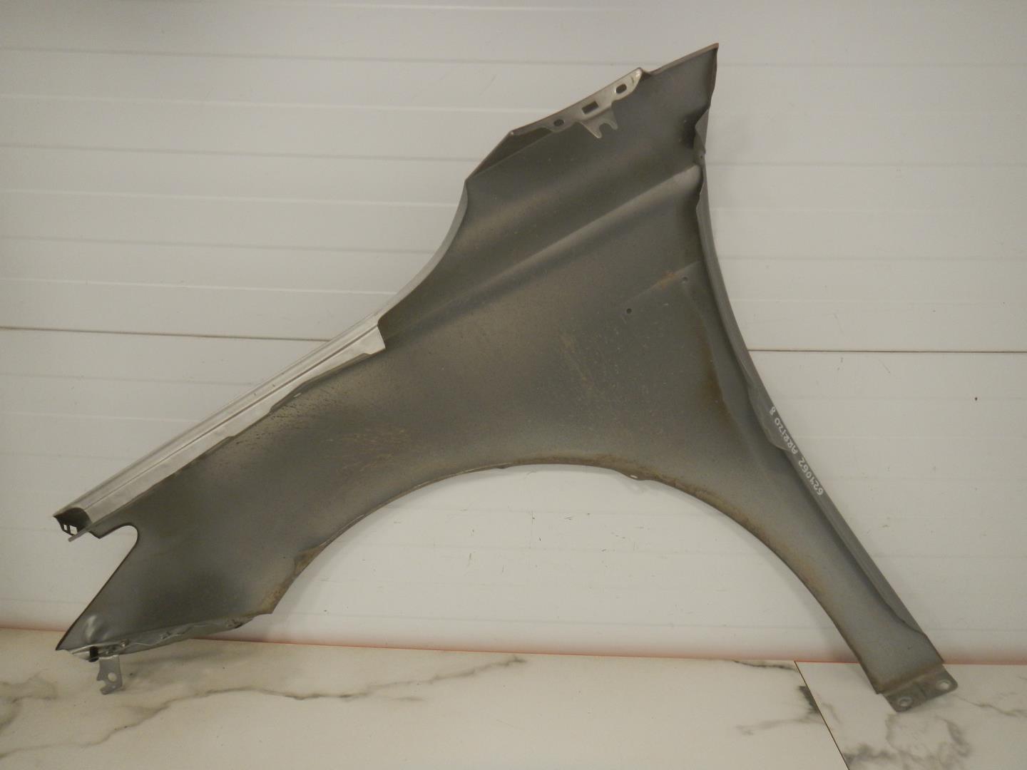 Крыло переднее правое