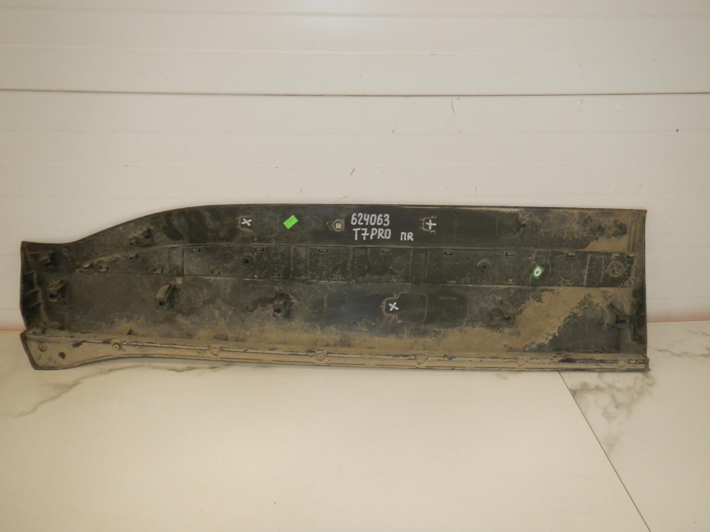 Молдинг передней правой двери