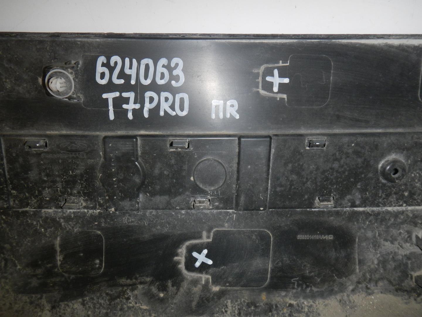 Молдинг передней правой двери