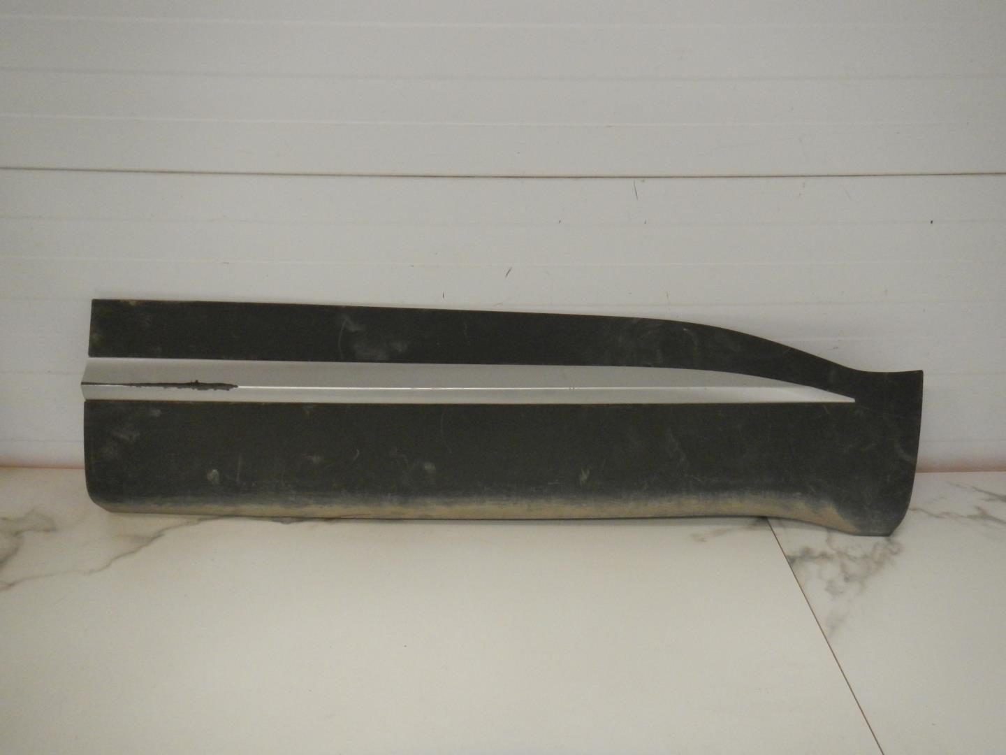 Молдинг передней правой двери