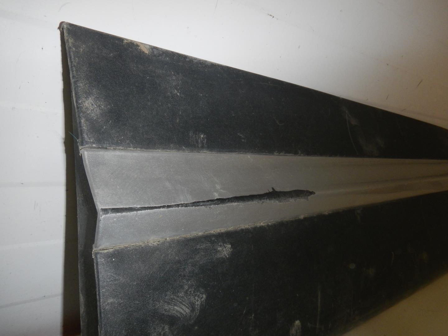 Молдинг передней правой двери