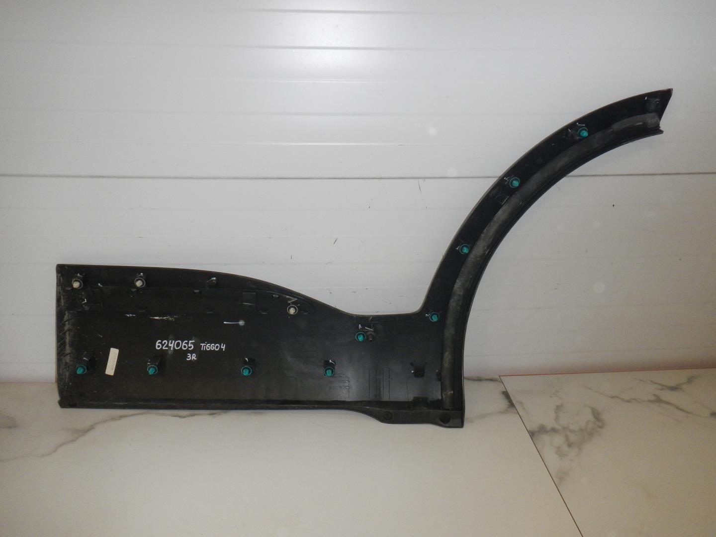 Молдинг задней правой двери