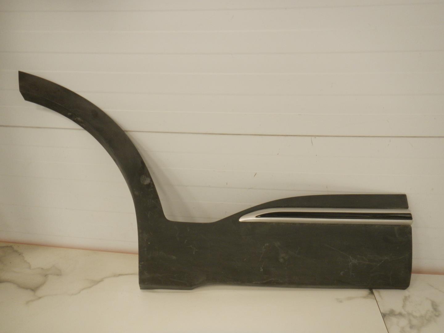 Молдинг задней правой двери