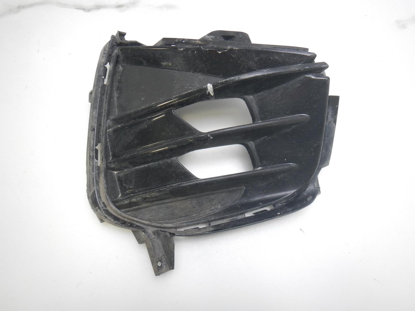 Решетка в бампер правая