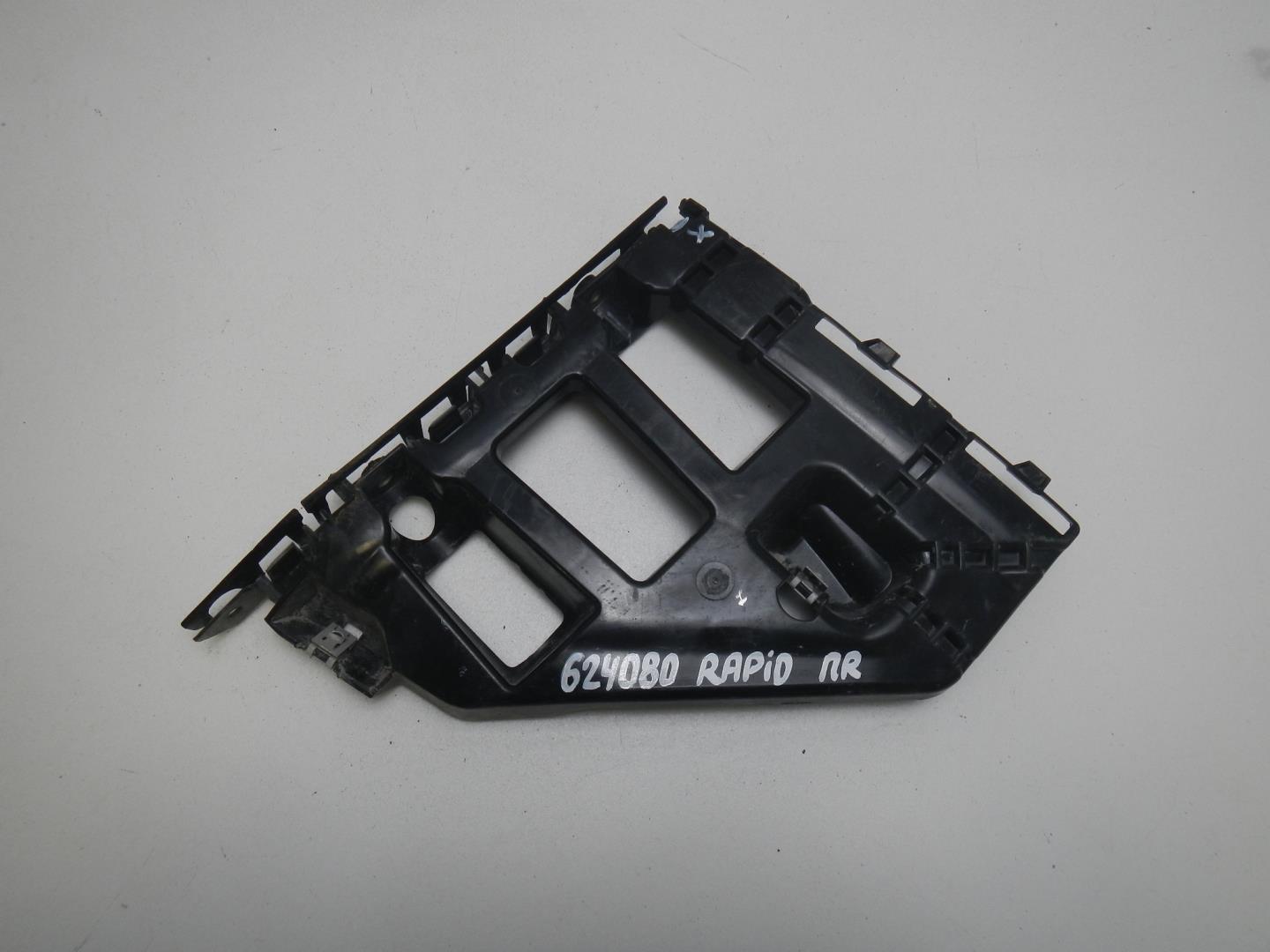 Кронштейн переднего бампера правый