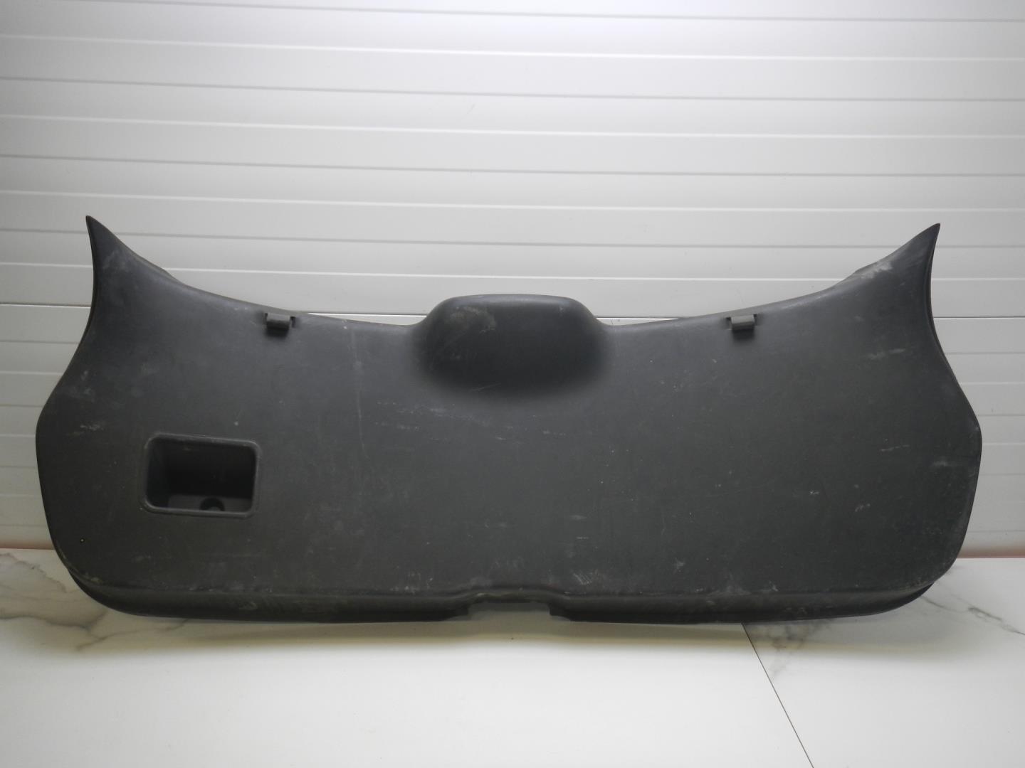 Обшивка двери багажника