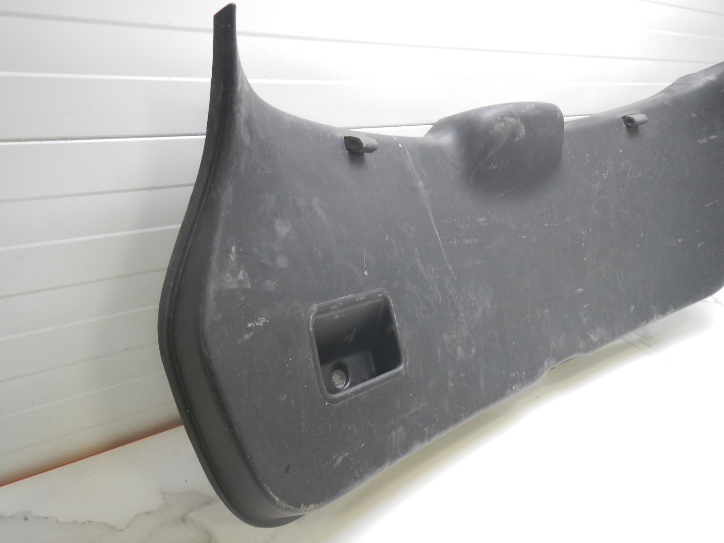 Обшивка двери багажника