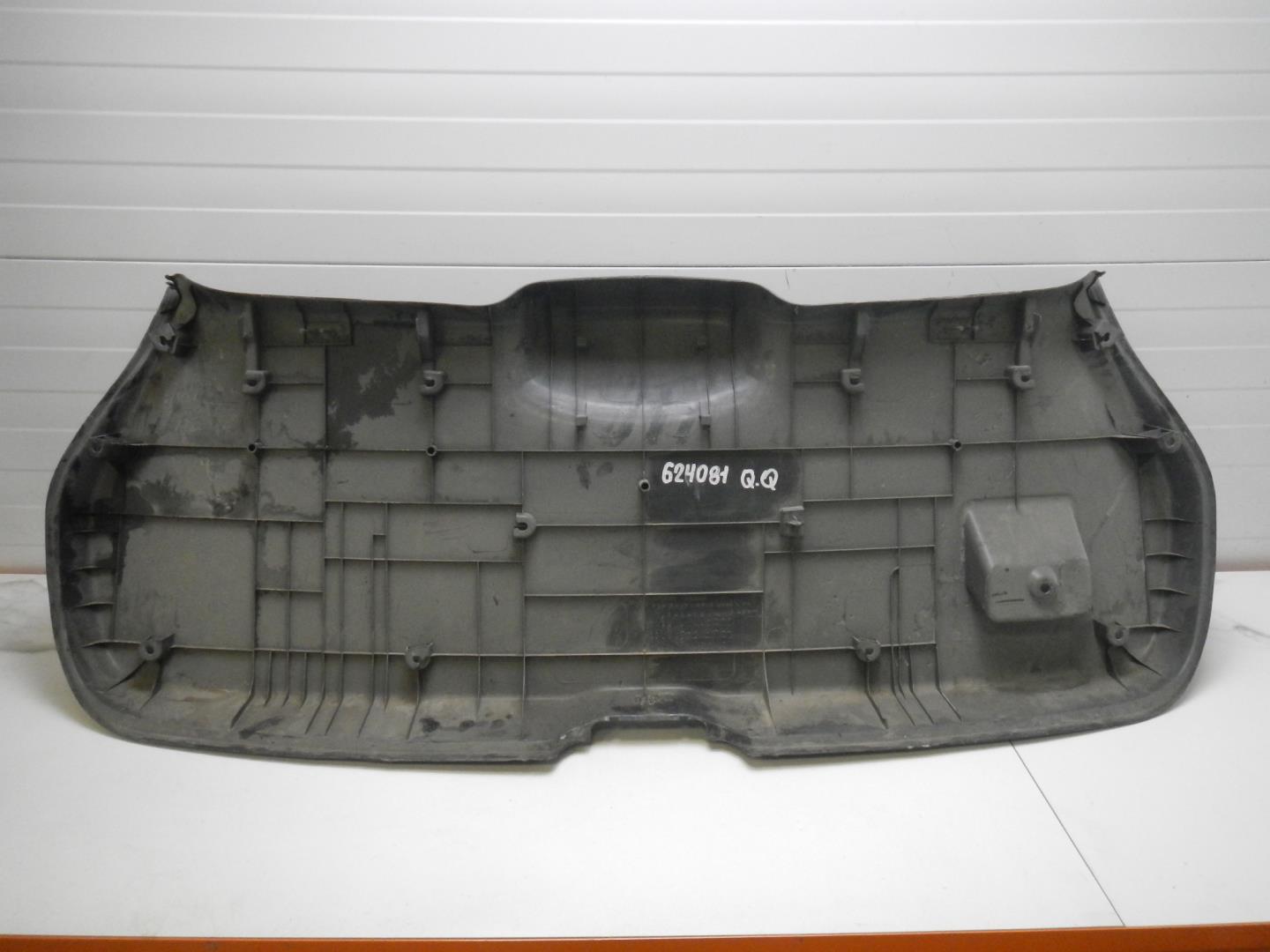 Обшивка двери багажника