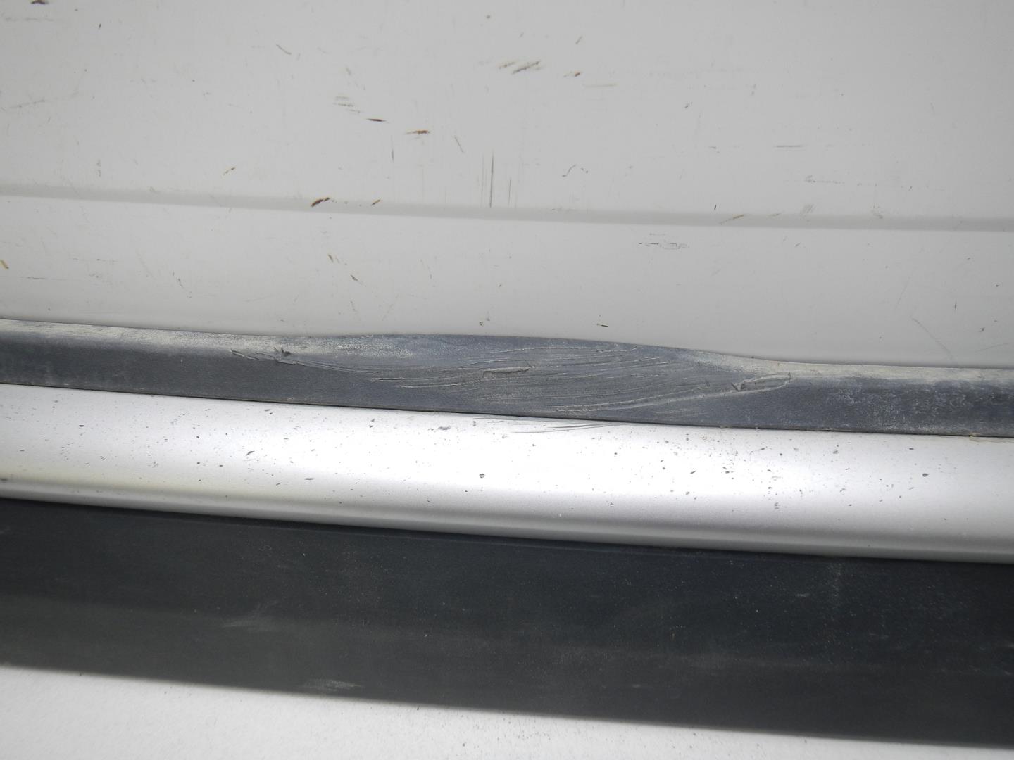 Молдинг передней левой двери