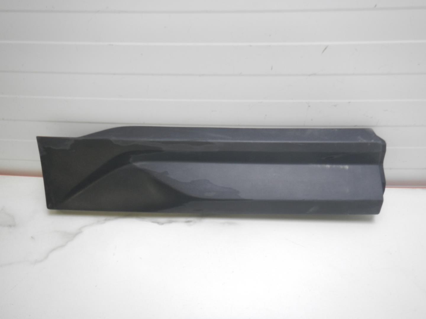 Молдинг задней правой двери