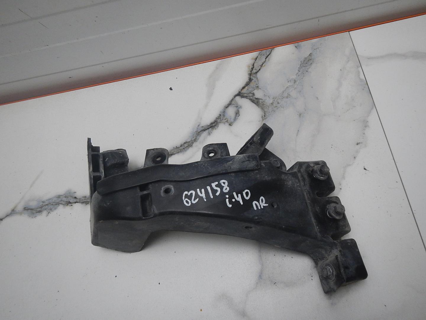 Кронштейн фар правый