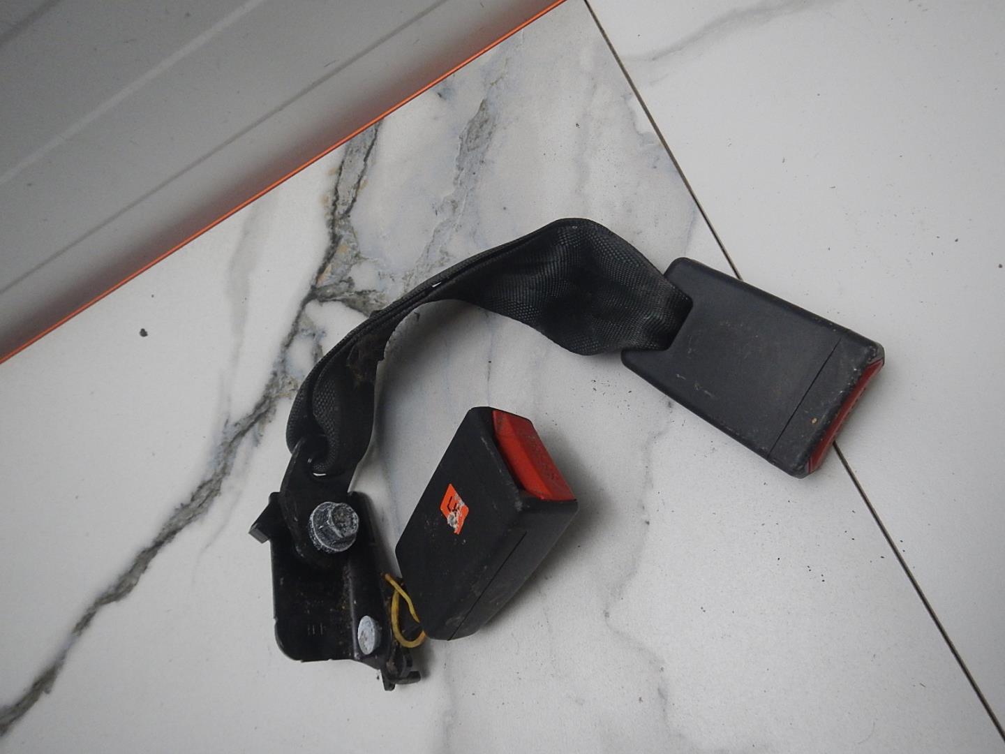 Ответная часть ремня безопасности