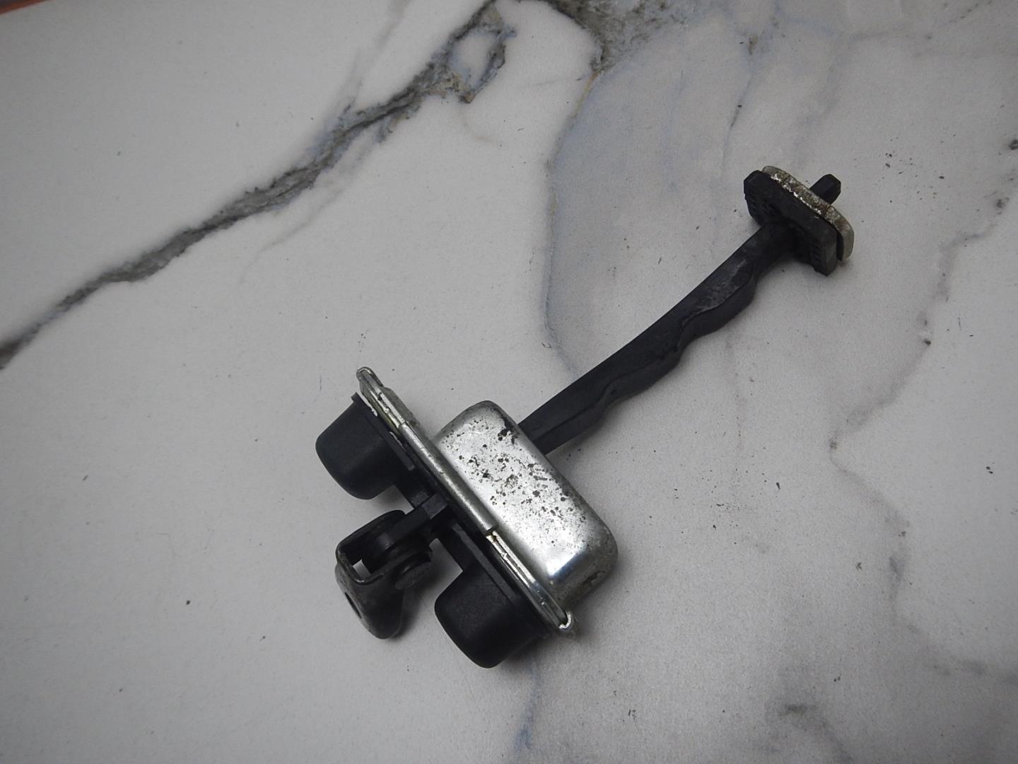 Ограничитель двери