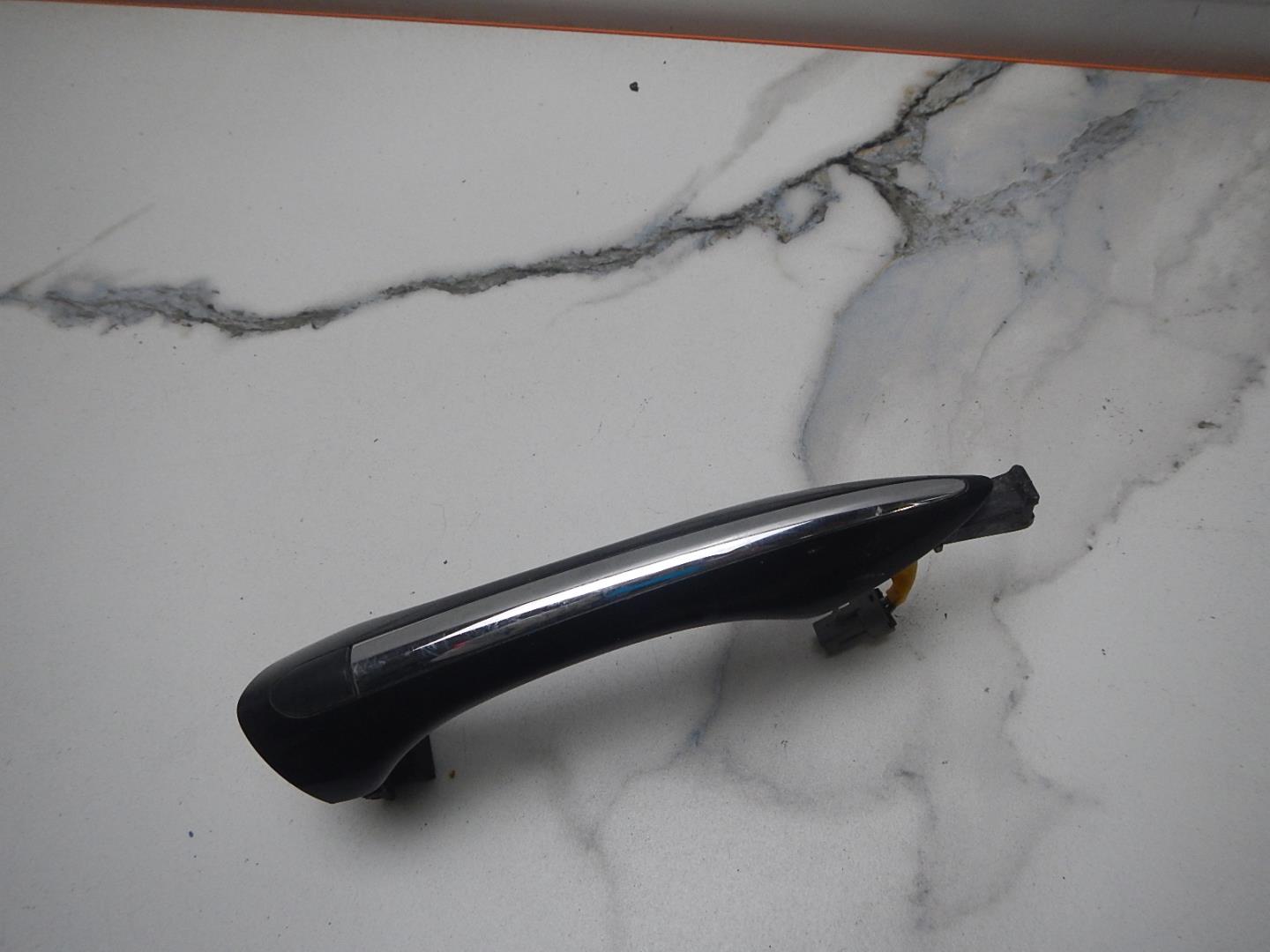 Ручка двери передней наружная правая