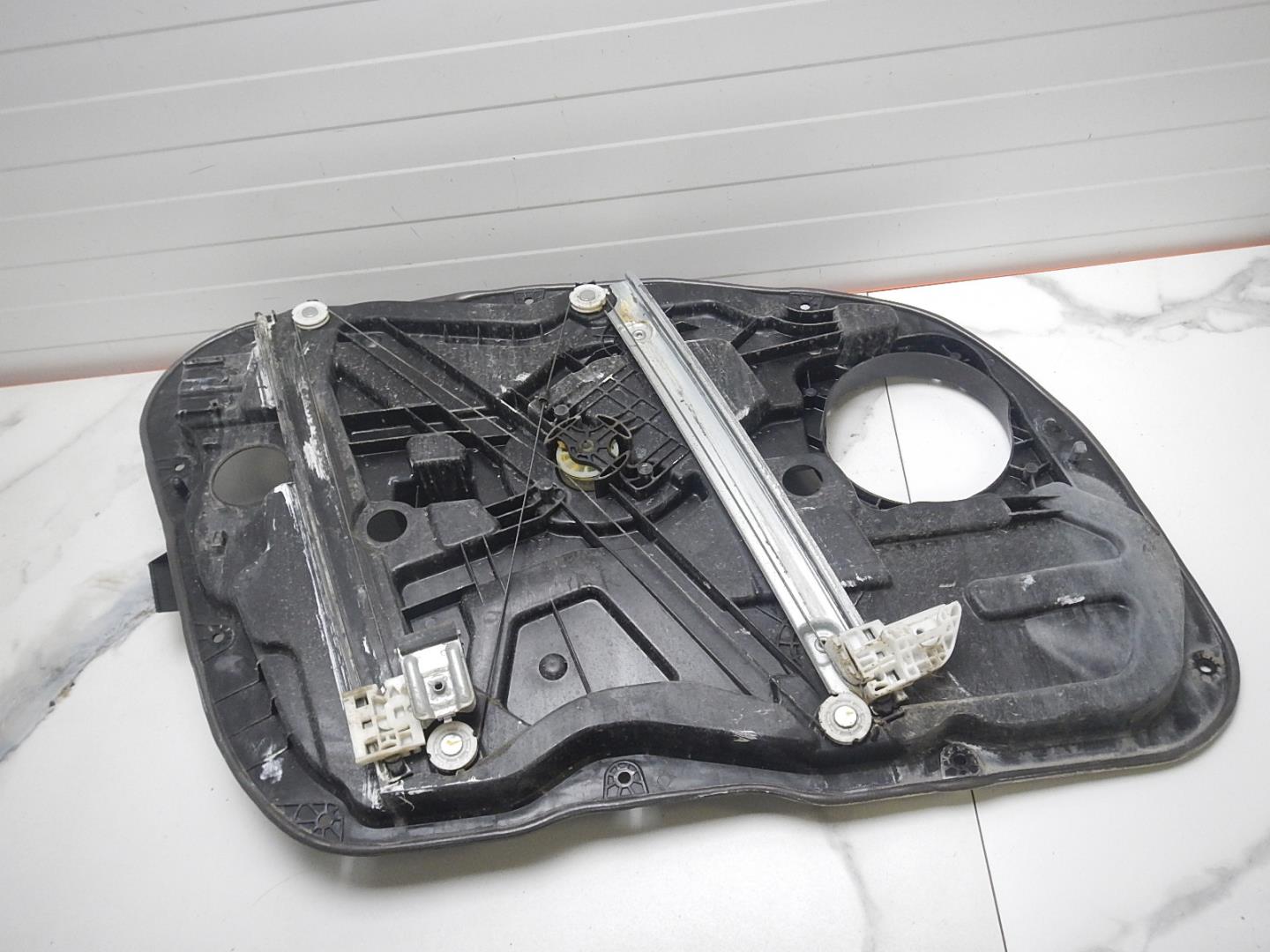 Стеклоподъемник электр. передний правый