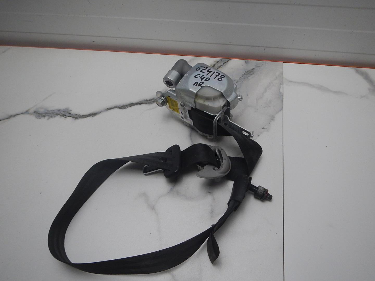 Ремень безопасности