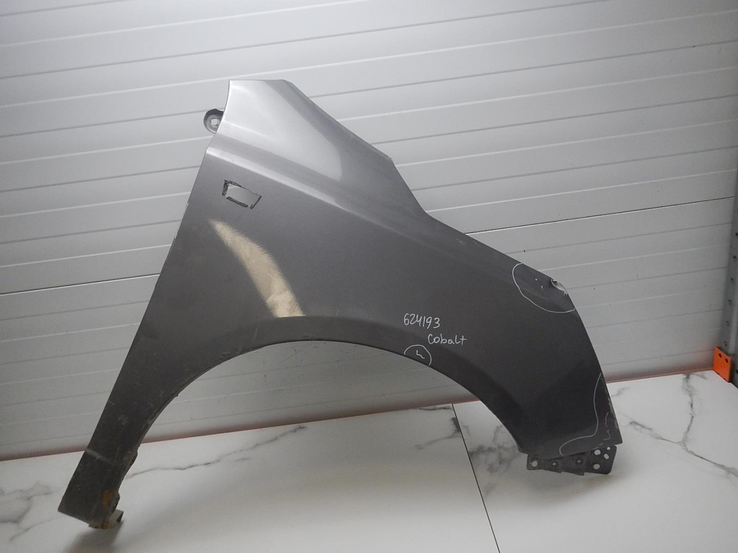 Крыло переднее правое