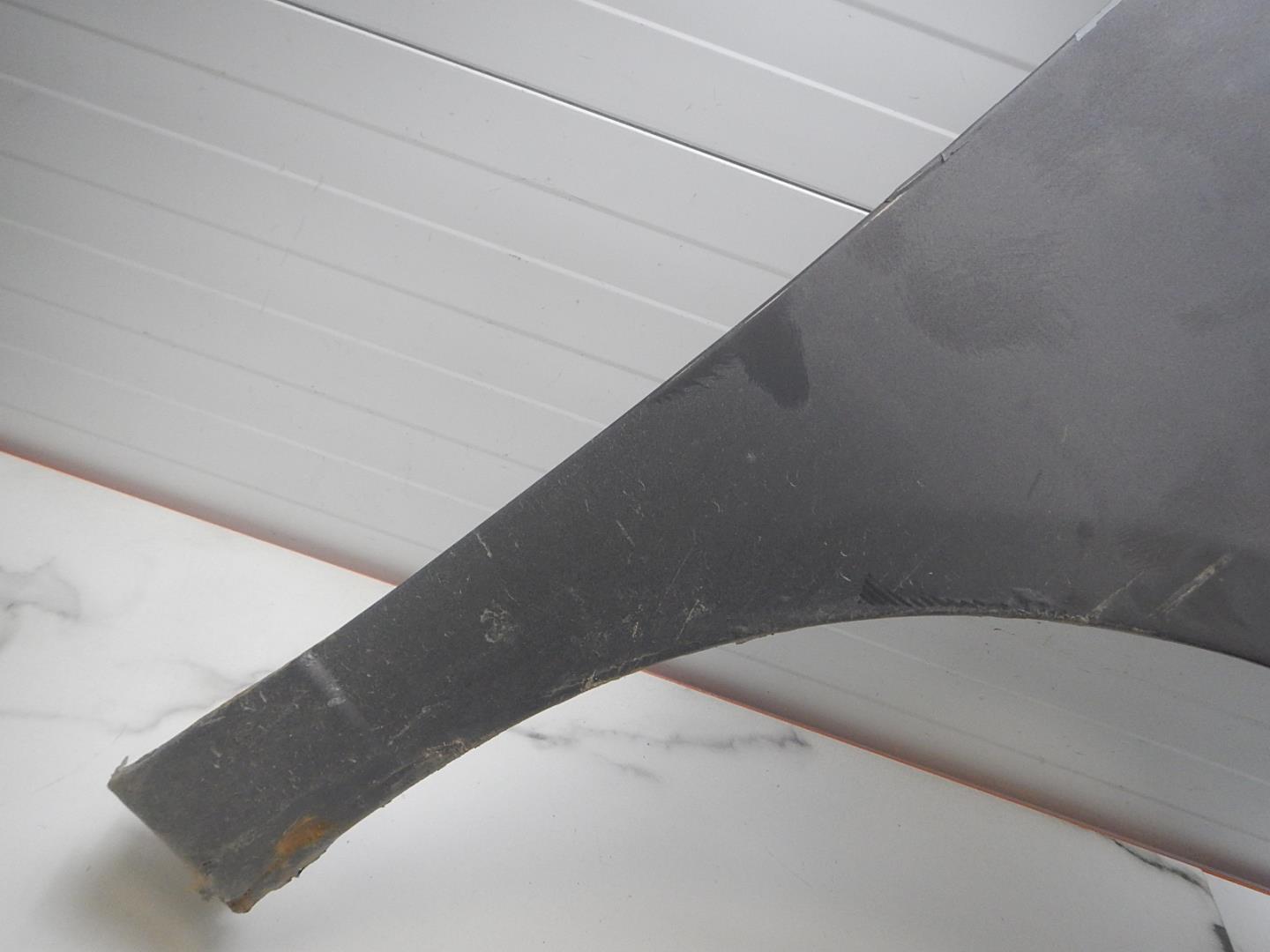 Крыло переднее правое