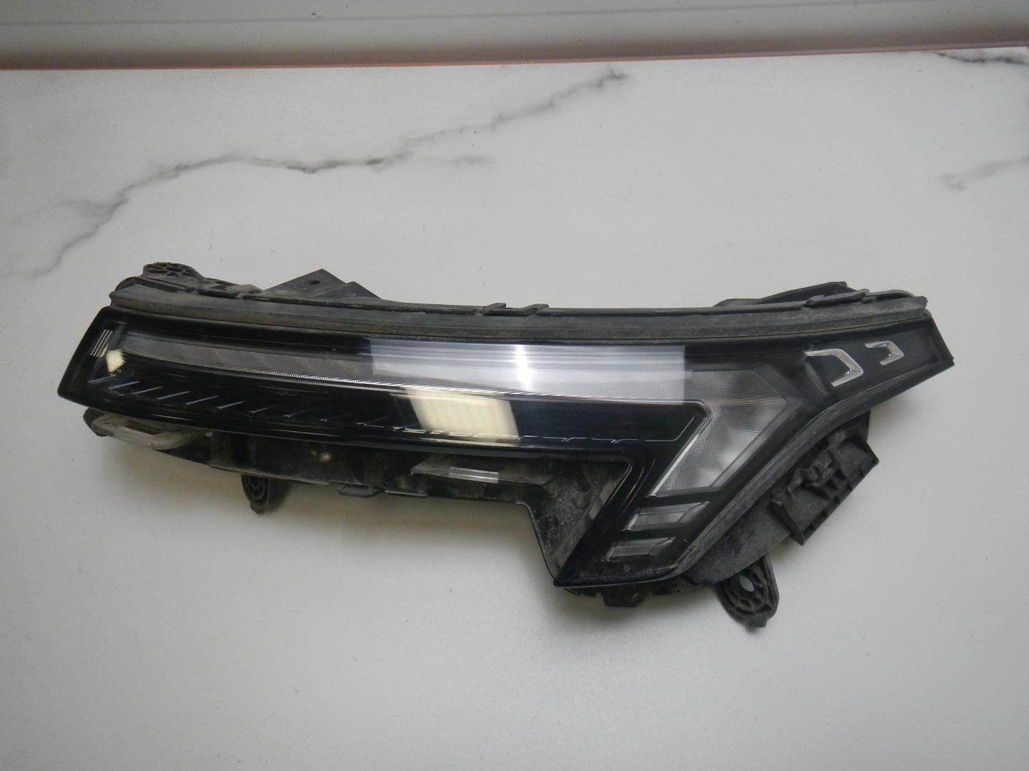 Фара дневного света левая (ходовые огни)