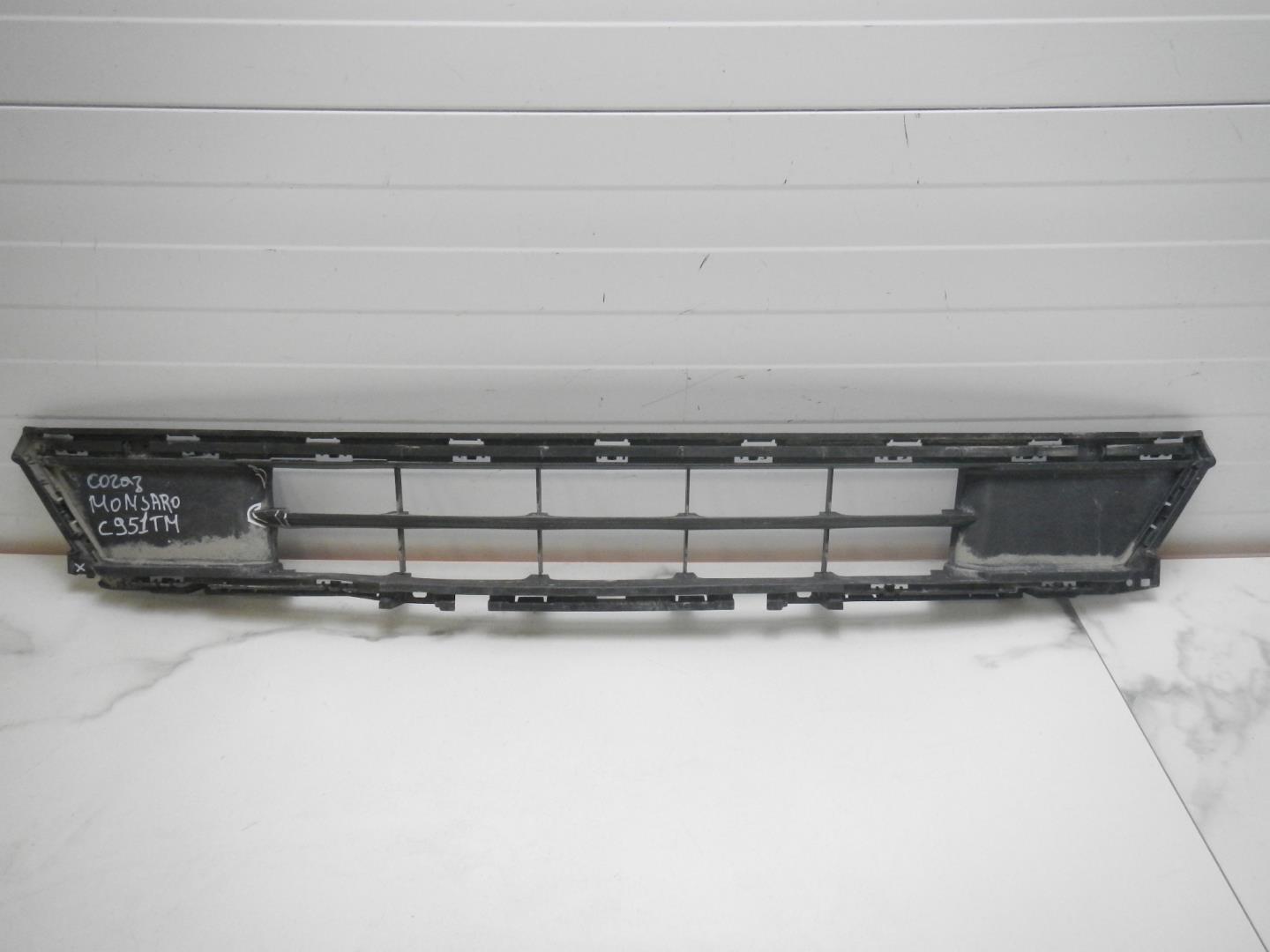 Решетка в бампер центральная