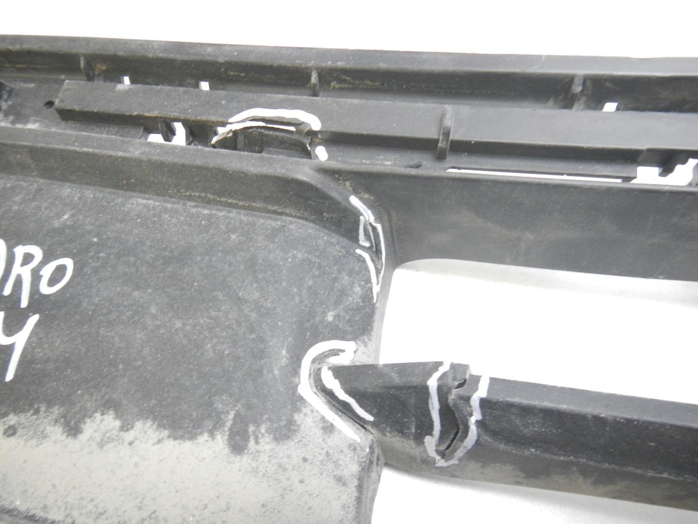 Решетка в бампер центральная