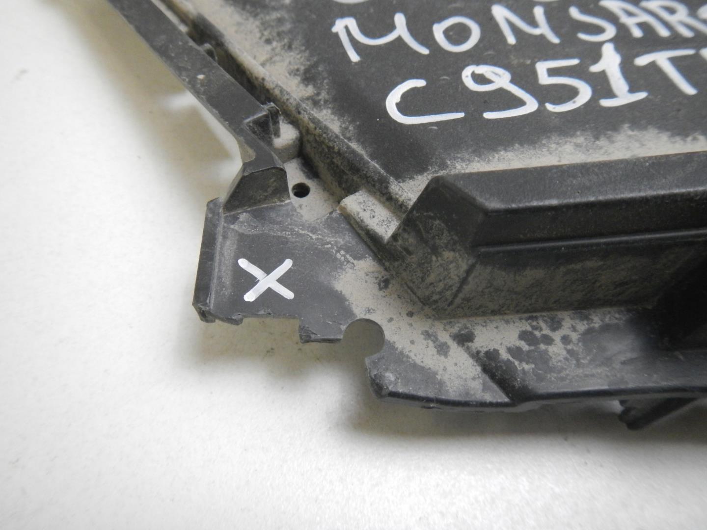 Решетка в бампер центральная