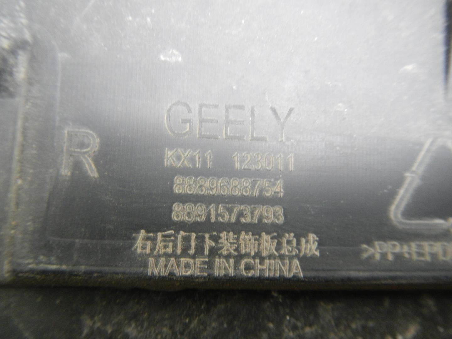 Молдинг задней правой двери