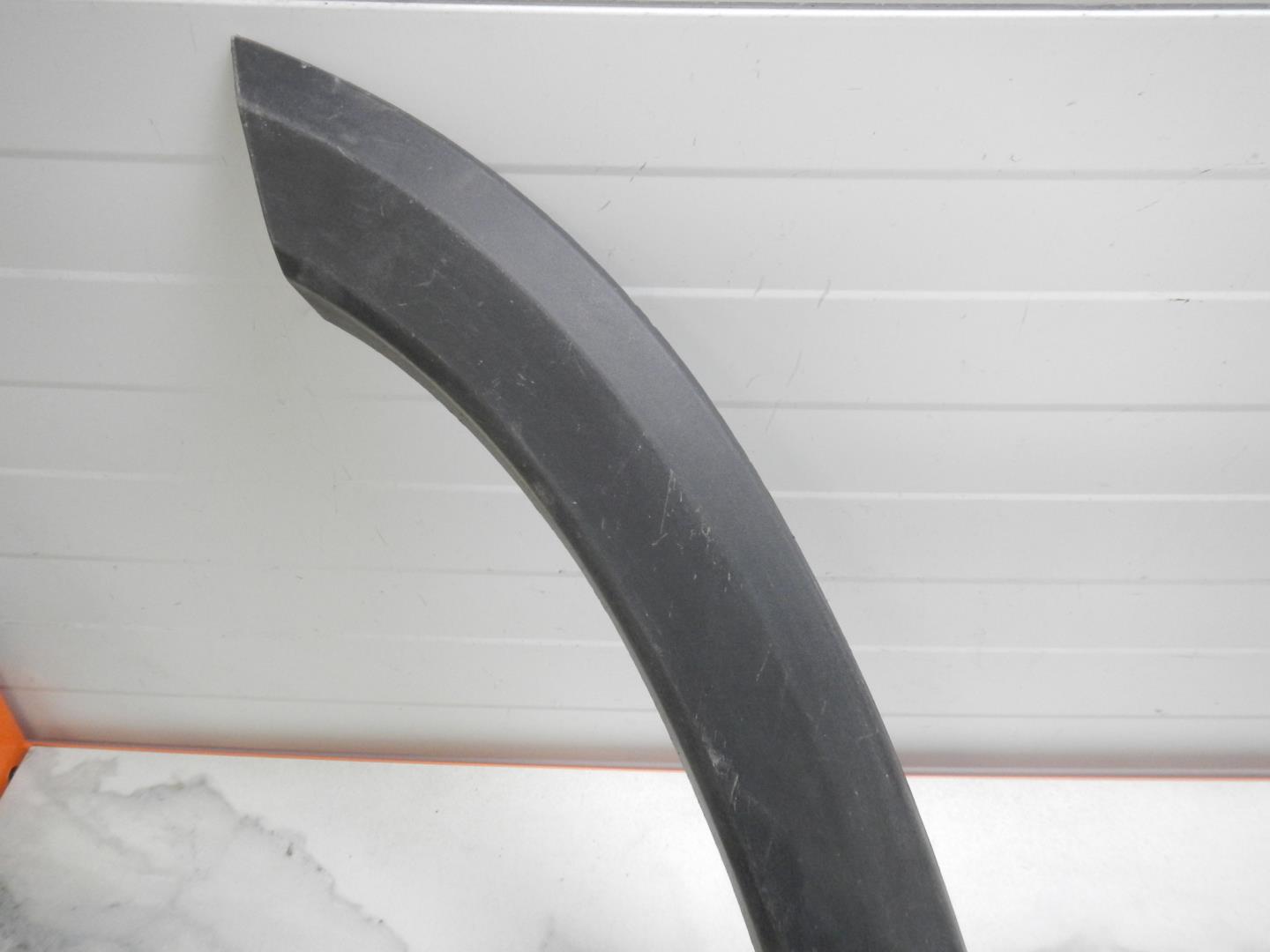 Молдинг задней правой двери