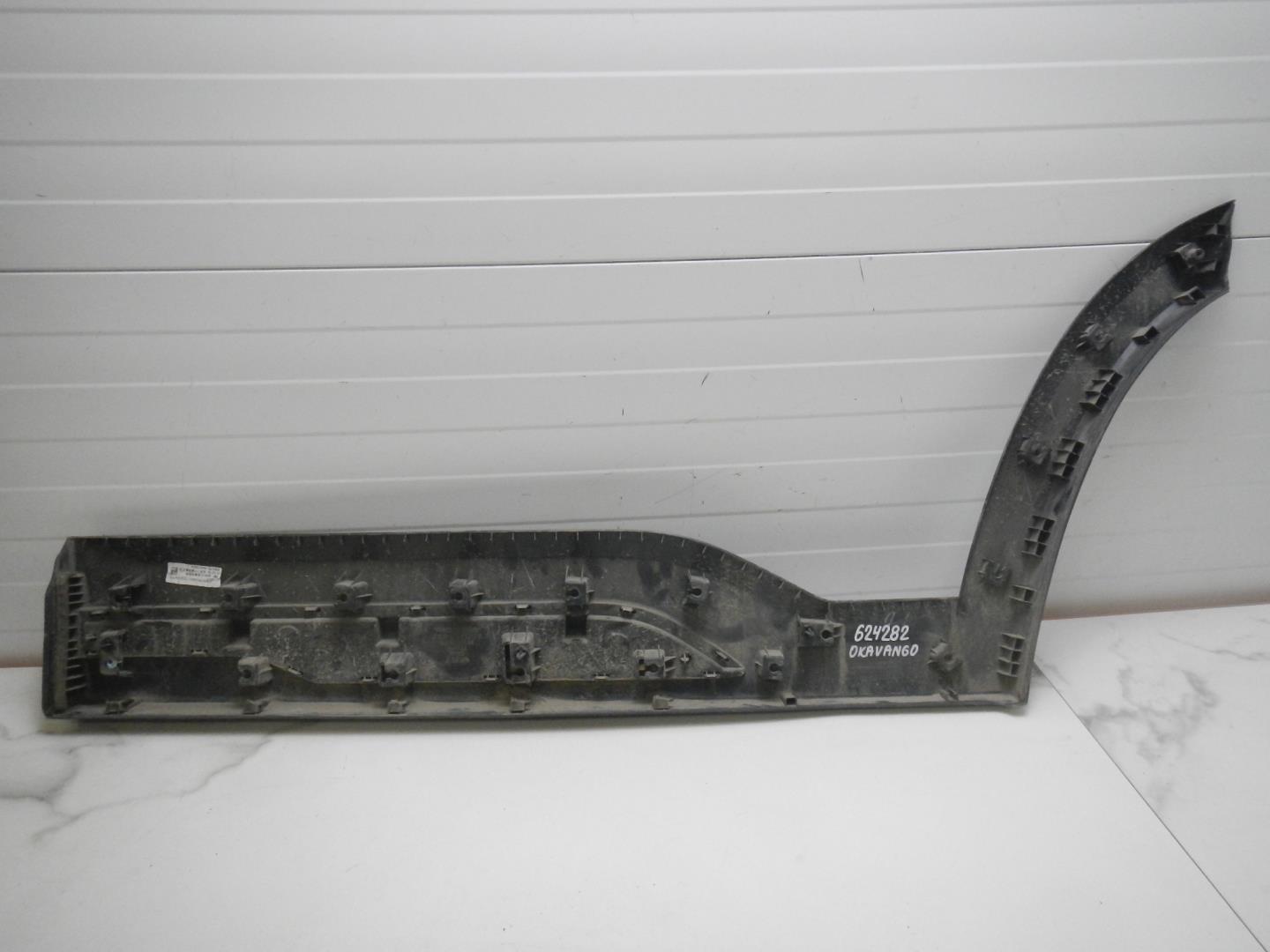 Молдинг задней правой двери