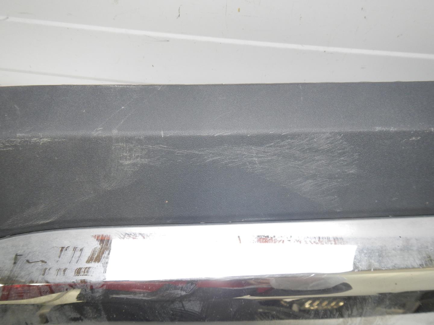 Молдинг задней правой двери