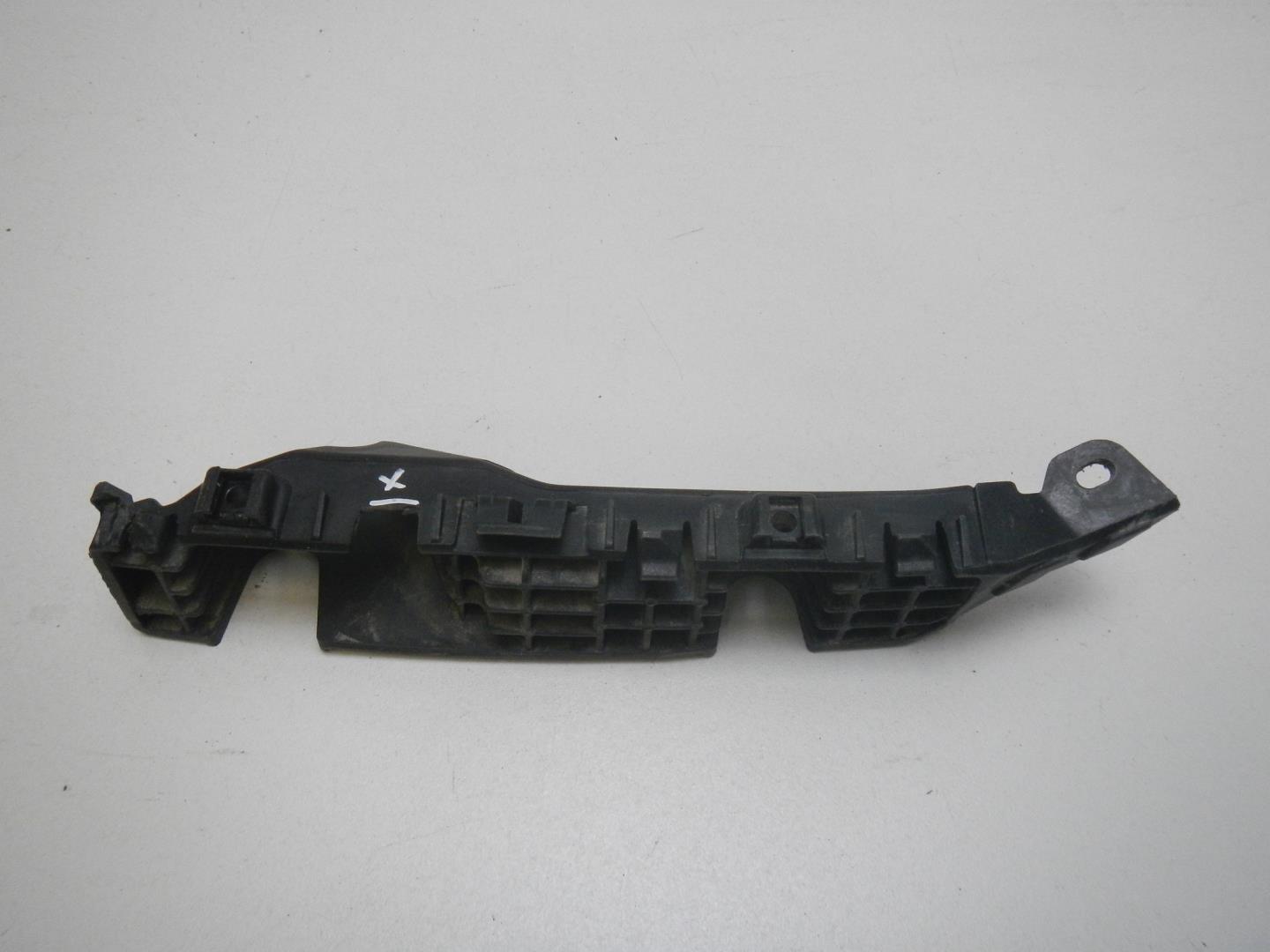 Кронштейн переднего бампера левый