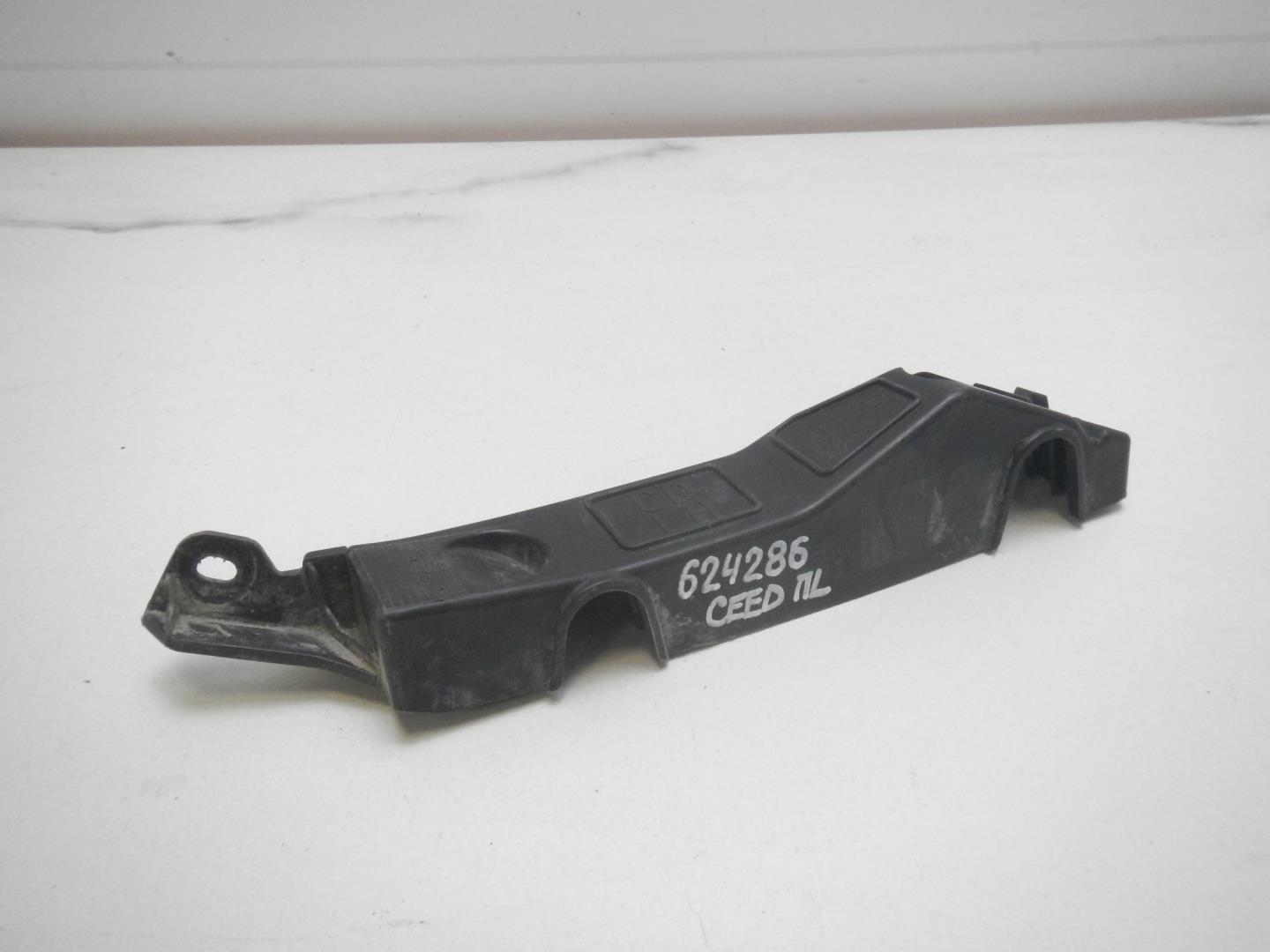 Кронштейн переднего бампера левый