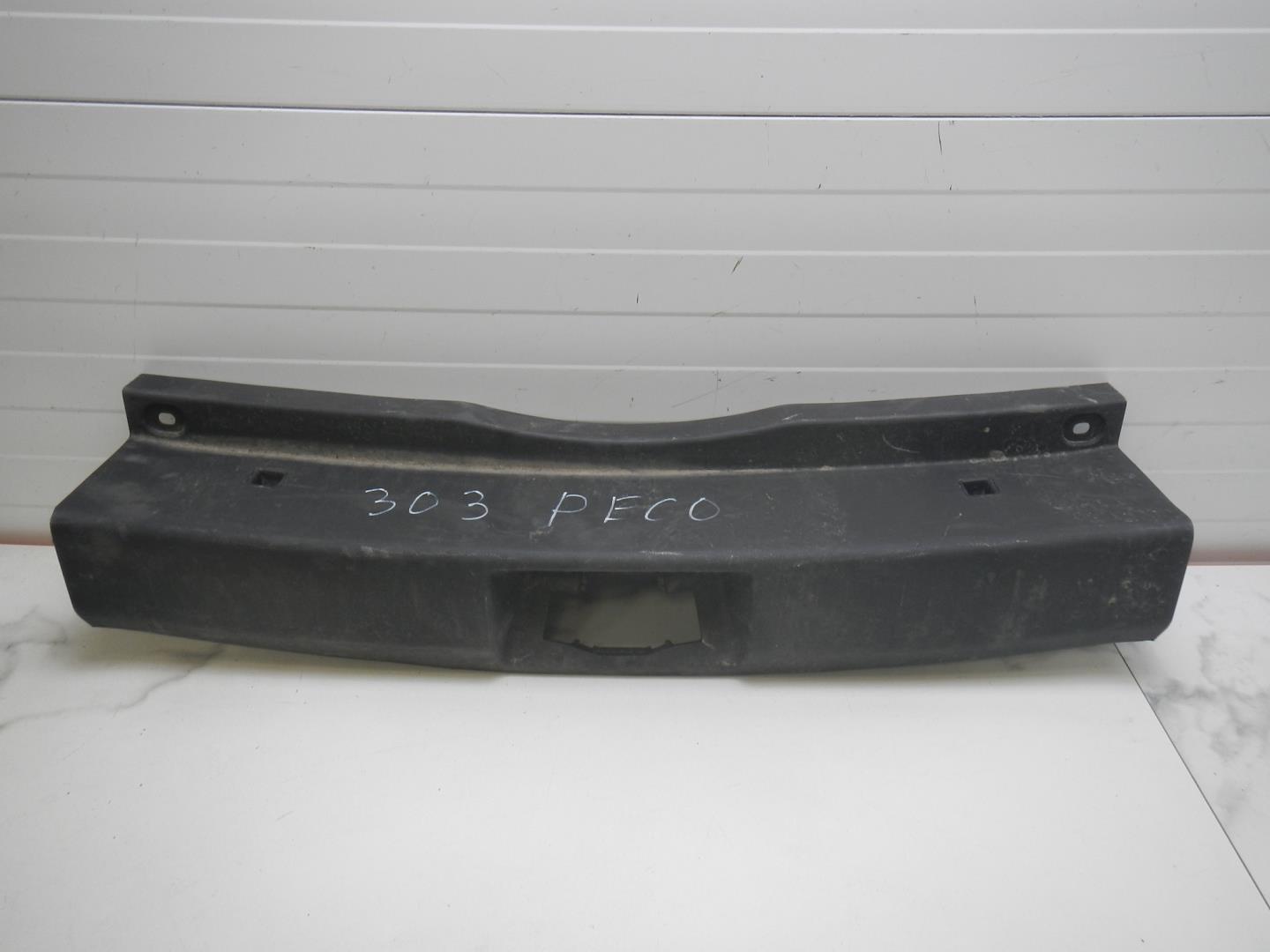 Обшивка багажника