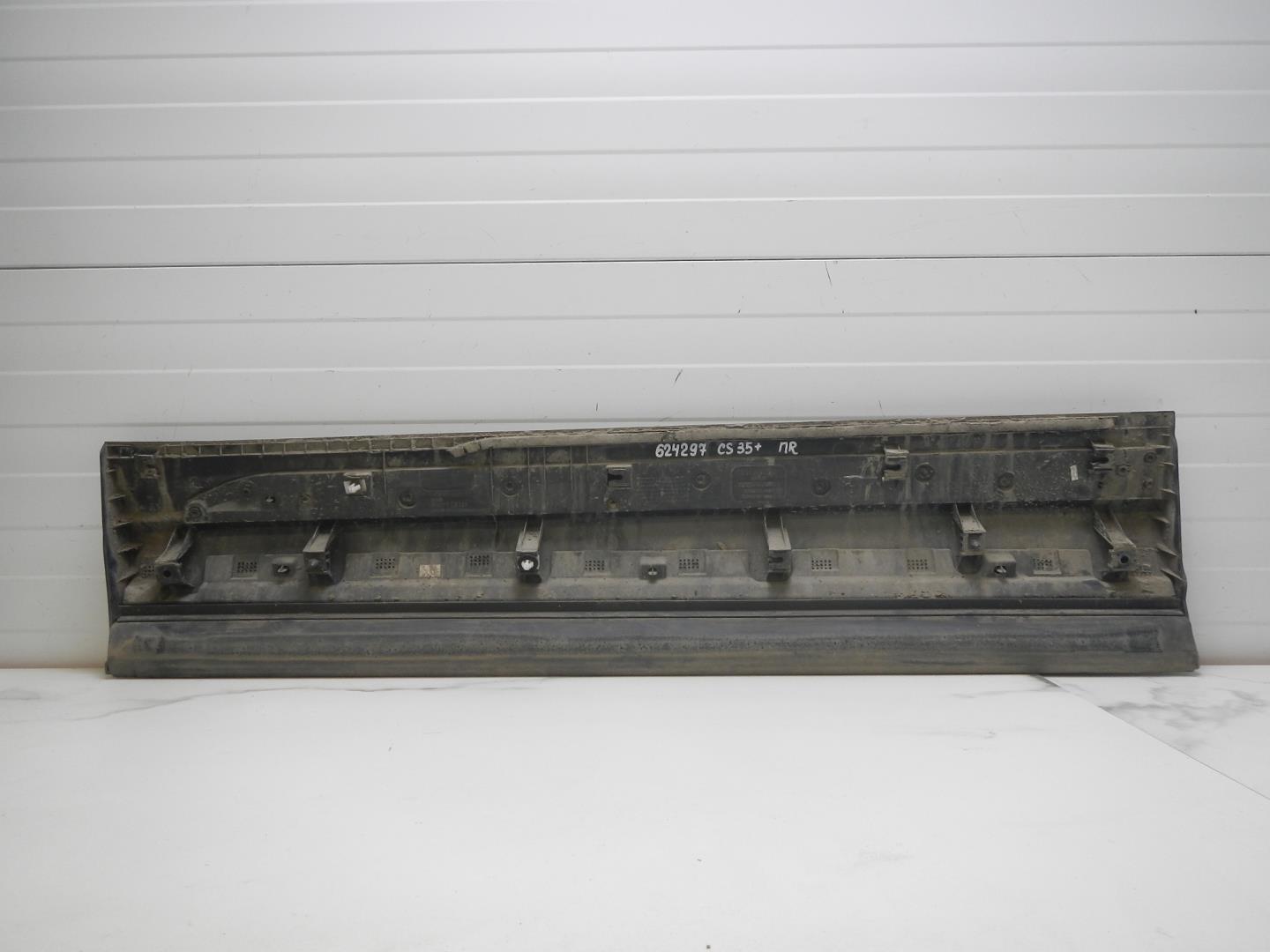 Молдинг передней правой двери