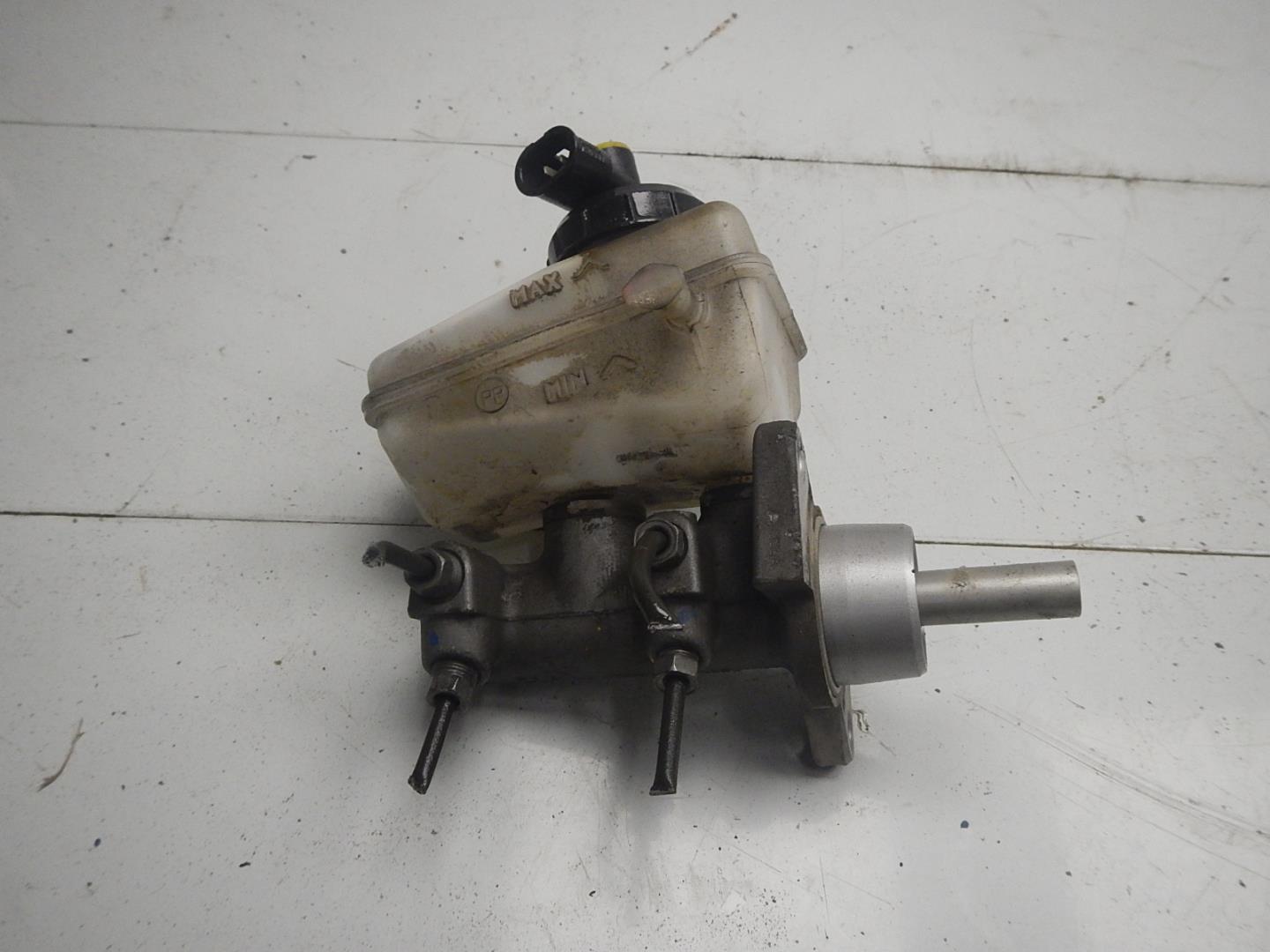 Цилиндр тормозной главный