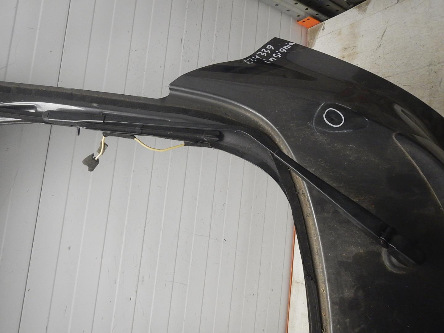 Дверь багажника